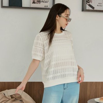 OB嚴選-微透膚立體鉤花造型澎袖上衣《AB20546-》