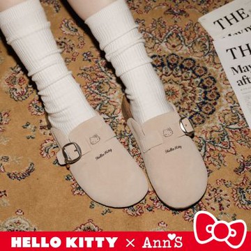Ann’S X Sanrio三麗鷗 HELLO KITTY 聯名 加寬版軟綿二舅拖 真皮牛麂皮饅頭穆勒鞋2cm-奶茶