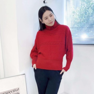 HONOR柔暖翻領麻花織紋飛鼠袖針織上衣-紅