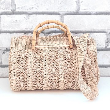 宽敞的草包和帽子女士沙滩双人单肩包和帽子