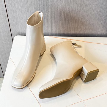 短靴女2021年新款秋冬季防水臺中跟方頭裸靴粗跟短筒米白色瘦瘦靴