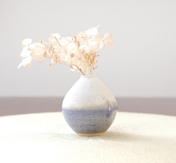 白釉與海碧釉交疊單插瓶