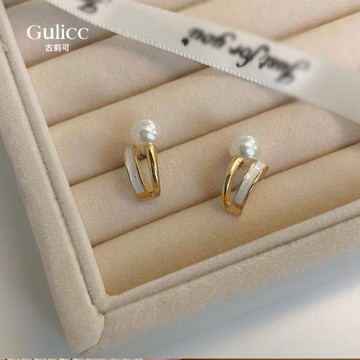 【Gulicc】古莉可 韓國 C型 珍珠 耳環(飾品 耳飾 耳釘 耳扣 耳環 耳墜 情人節 母親節 七夕 生日禮物)