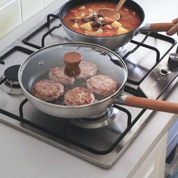 日本霜山 日式木柄輕量不沾平底鍋附蓋-26cm (直火/IH爐通用)
