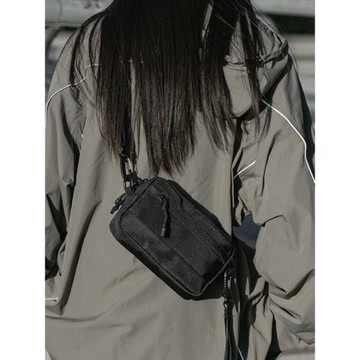 跨境休閑旅行單肩包2025新款戶外情侶通勤小方包斜挎包外貿