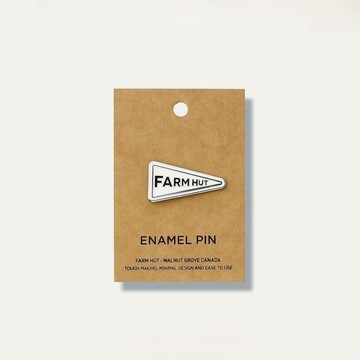 FARM HUT 琺瑯別針 (白LOGO)