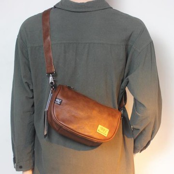 韓版男士單肩包男斜挎包小包潮流時尚男生個性挎包青年馬鞍包pu皮