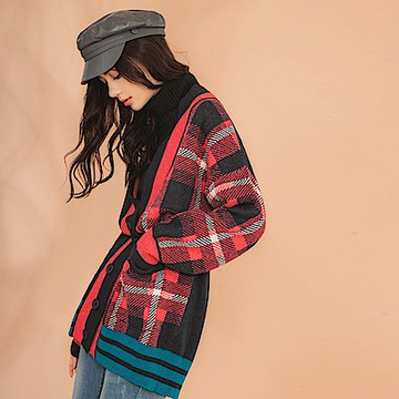 不對稱配色格紋保暖針織開襟外套-OB大尺碼