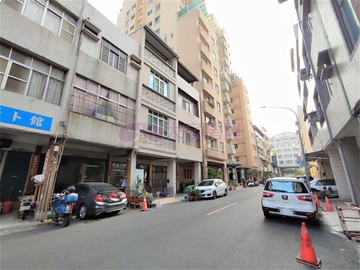 六合夜市透天店面｜高雄市新興區民主路