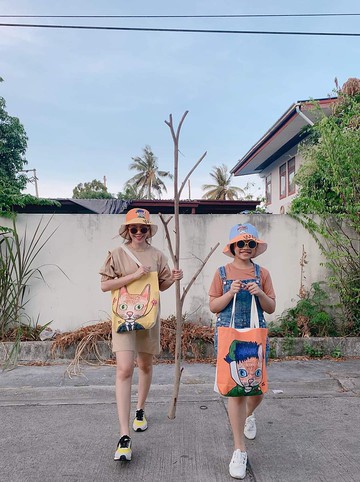 砰!砰!選購 Artist Cat Collection 帽子和手提包