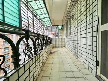 稀有超大前後陽台頂樓家樂福民視3+1華廈｜新北市林口區四維路