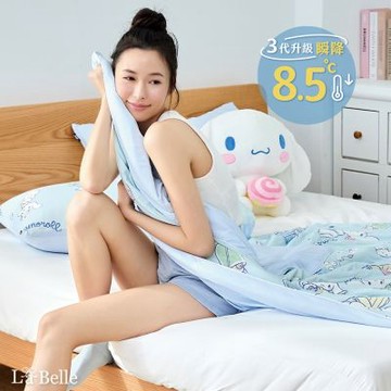 【Great Living格蕾寢飾】(超值組合)義大利La Belle Sanrio-大耳狗喜拿夏日飲品派對 ICECOOL眠綿冰蠶絲蛋白抗菌涼感涼被(150*195cm)+舒柔水洗枕