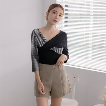 【1+1優惠】HS 條紋扭轉針織上衣 經典黑