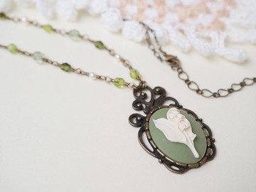 浮雕項鍊 鈴蘭 綠色 精緻 鈴蘭花 鈴蘭花 鈴蘭花 Muguet lily of the valley 幸福再次降臨 聖母瑪利亞 純潔 清新 綠色