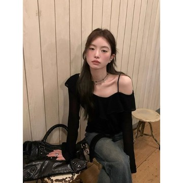♡ 𝑪𝒉𝒊𝒄 𝒖 ♡黑色荷葉邊一字肩針織衫復古新款顯瘦打底衫別緻長袖上衣女裝
