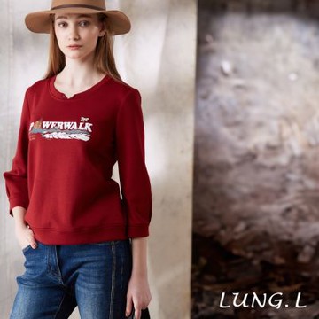 LUNG.L林佳樺 酒紅色前中英文膠印九分袖女裝上衣 LT86A