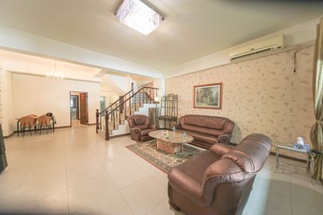 大坪頂典雅復古大面寬質感雙車墅｜高雄市小港區高坪二十九路