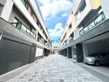 新市「高第璞璞」全新大面寬孝親車墅｜台南市新市區大社