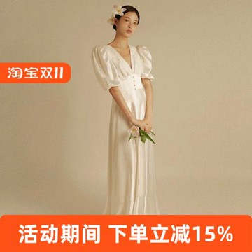 緞面輕婚紗白色簡約V領訂婚出門紗氣質顯瘦小拖尾新娘結婚禮服裙