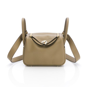 【春・臻愛↘89折UP-滿8萬送雅詩蘭黛懸掛式旅行包】HERMES愛馬仕  Lindy II mini verso bag(馬爾法米色金扣) (H085958CPAB)