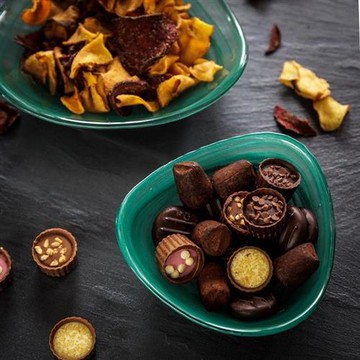 《Artesa》三角玻璃點心碗(碧漣漪13cm)