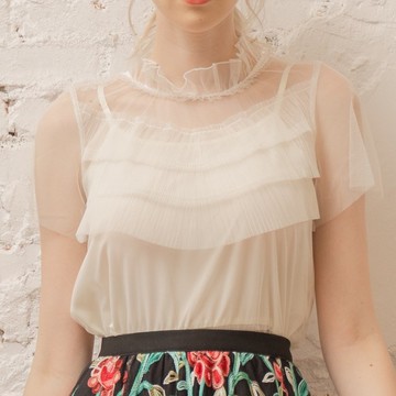 層疊飄紗假兩件俏麗短上衣   白