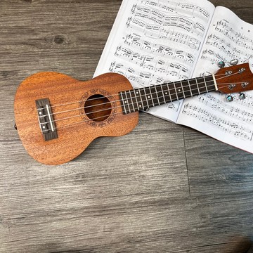 ［巴哈樂器行］21吋桃花芯木 小小孩也可以彈 好音色不間斷23121402