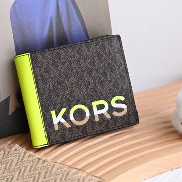 MICHAEL KORS COOPER 經典MK印花撞色八卡對開短夾(咖/螢光黃)