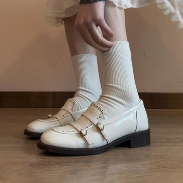 🔥台灣出貨🔥樂福鞋  女鞋  法式溫柔白樂福鞋女皮帶扣鵰花一腳蹬小皮鞋低跟單鞋 一腳蹬鞋 厚底鞋