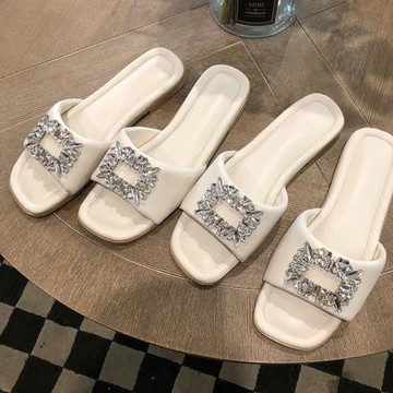 軟軟一字帶水鉆涼拖鞋2023夏季新款閃閃亮平底拖鞋女外穿沙灘鞋