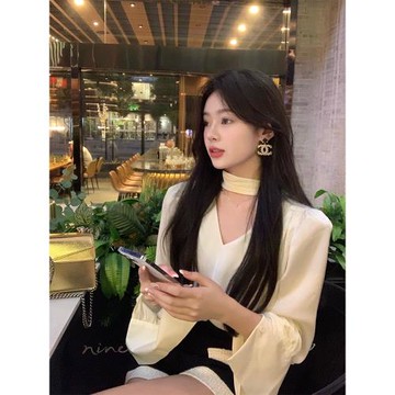 法式杏色飄帶絲綢緞面上衣高級感女長袖春秋小個子寬松v領泡泡袖