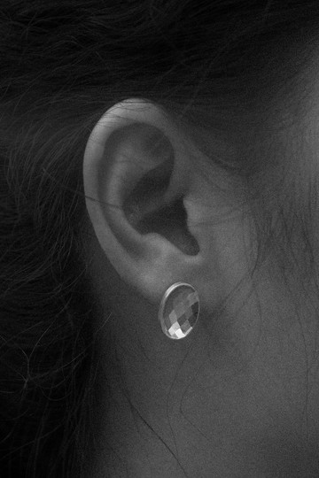 WHITE DAYS 純銀橢圓凹刻耳釘