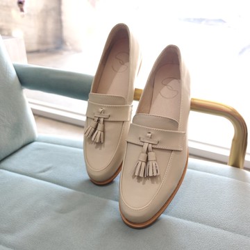 流蘇樂福鞋 台灣手工女鞋 真皮寬楦大尺碼鞋 女皮鞋 平底鞋-米