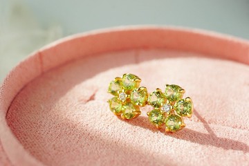 天然橄欖石鑽石耳釘，925純銀鍍金設計，花卉造型