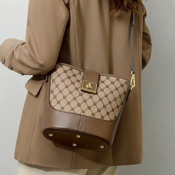 老花水桶包 女生斜背包 通勤包 軟皮包包 防水耐刮包 實用包包 百搭包包 大容量斜背包 女生禮物 送閨蜜 水桶包 661