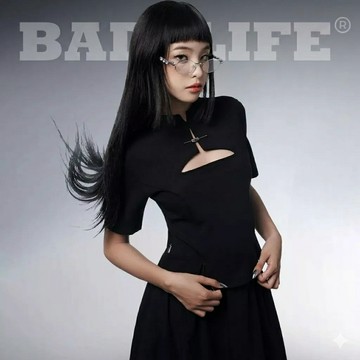 BADLIFE - MORSELA LILITH 女款短版T恤 側開衩短袖上衣 現代民俗風穿搭
