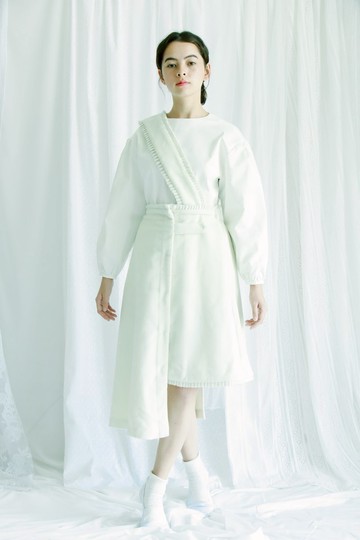 不對稱百褶裝飾背帶裙