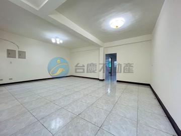 平鎮大面寬雙車位孝親四房透天｜桃園市平鎮區中興路平鎮段