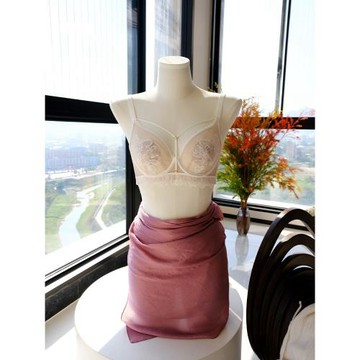 袔苡莥法式浪漫刺繡蕾絲性感防凸點內衣軟鋼圈無痕水晶杯顯小文胸