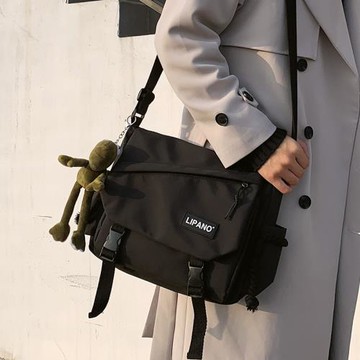 ins日系潮牌斜挎包男百搭休閑學生單肩女時尚運動款大容量工裝包