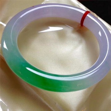 珠寶翡翠玉鐲子天然緬甸a貨翡翠手鐲少女款陽綠飄花春彩圓條貴妃