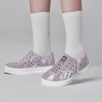 【北歐極光系列】moz 瑞典 駝鹿 雙色洞洞餅乾水鞋 (芋圓)-附鞋扣