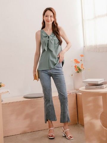 純色V領打褶領綁帶無袖上衣