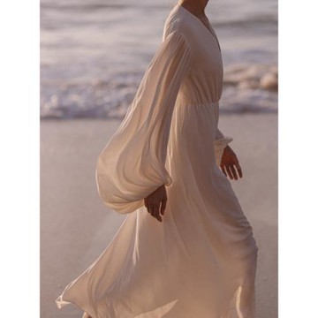 2025新款三亞海邊度假沙灘長裙寬松顯瘦V領燈籠袖白色飄逸連衣裙