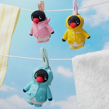 【Pingu企鵝家族】雨衣系列吊飾娃娃 正版韓國限定款 毛絨包包掛件 可愛包包吊飾吊墜 背包裝飾 絨毛娃娃公仔鑰匙圈 閨蜜情侶告白禮物 女生朋友送禮 情人節禮物 七夕交換禮物