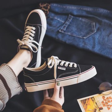 秋季百搭平底帆布鞋女2025年新款爆款透氣休閑運動板鞋布鞋小黑鞋