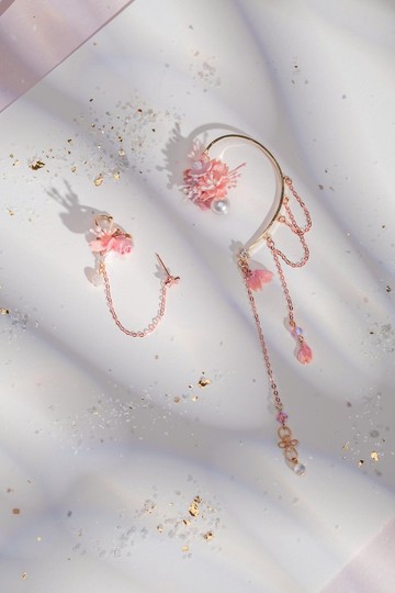 更迭斤染櫻不對稱繁花鍍金耳勾組合