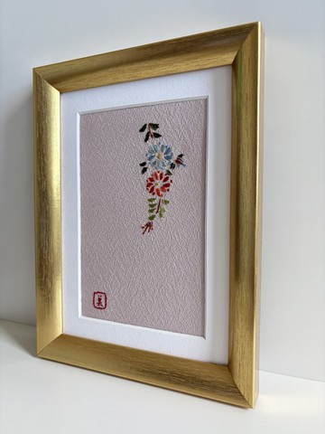 迷你日本刺繡藝術｜菊｜100% 正絹｜手工刺繡．金色小畫框．附作家手工收納盒