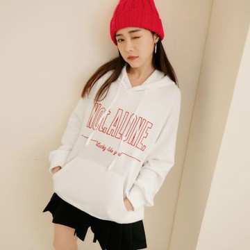 OB嚴選-率性英文刺繡寬版連帽長袖上衣《AB17827-》