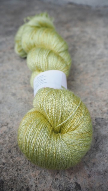 手染蕾絲線。秋香 (55 BFL/45 Silk)